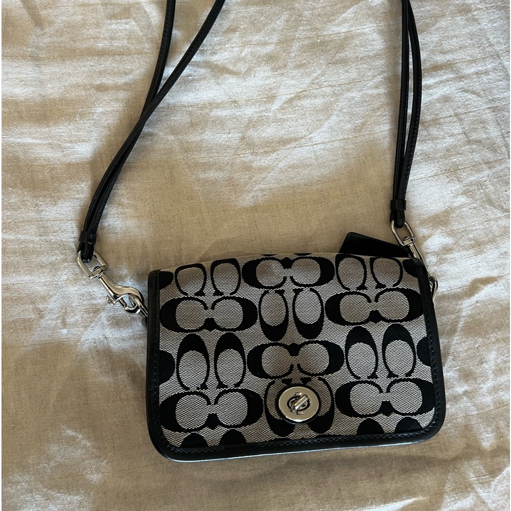 Coach handbag /black and off white small